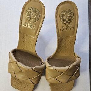 VINCE CAMUTO Womens Brelanie Beige Leather Size 9.5M/41 NWOT